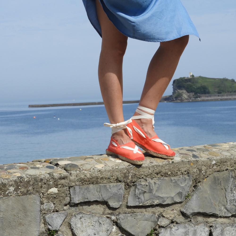 Espadrilles Plates Femme à Enfiler - Bout Fermé, Lacets Romains, Sandales Confortables D'été